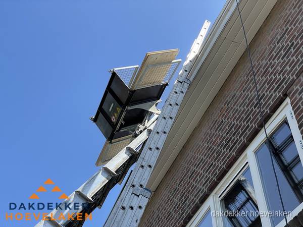 Dakgoot vervangen met dakdekkerslift in Hoevelaken