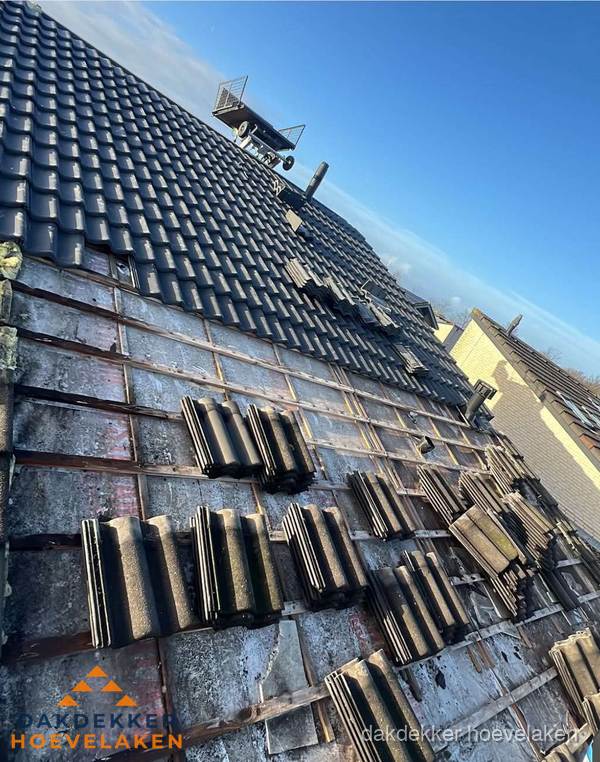 Schuin dak renovatie met nieuwe dakpannen in Hoevelaken Schuin dak renovatie met nieuwe dakpannen in Hoevelaken