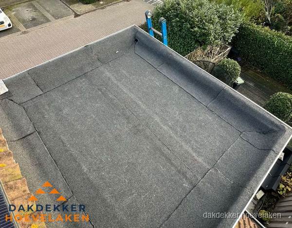 Gerenoveerd plat dak met nieuwe bitumen dakbedekking in Hoevelaken Gerenoveerd plat dak met nieuwe bitumen dakbedekking in Hoevelaken