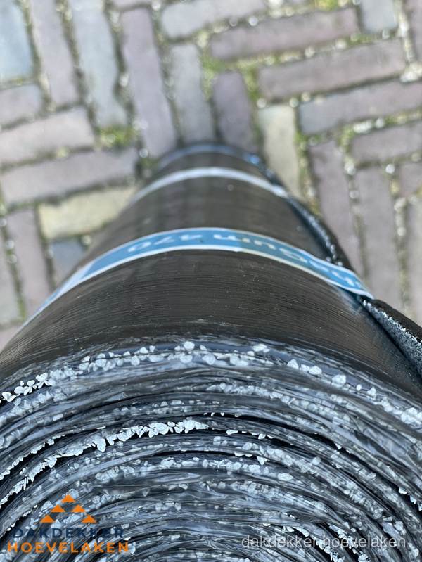 Rol bitumen dakleer met leislag voor plat dak in Hoevelaken Rol bitumen dakleer met leislag voor plat dak in Hoevelaken