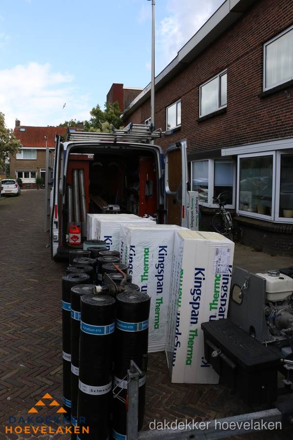 Levering van Kingspan isolatieplaten en bitumenrollen voor dakproject in Hoevelaken Levering van Kingspan isolatieplaten en bitumenrollen voor dakproject in Hoevelaken