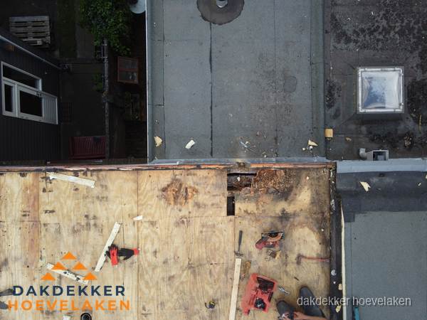 Dakschade en renovatie plat dak vanuit de lucht in Hoevelaken Dakschade en renovatie plat dak vanuit de lucht in Hoevelaken