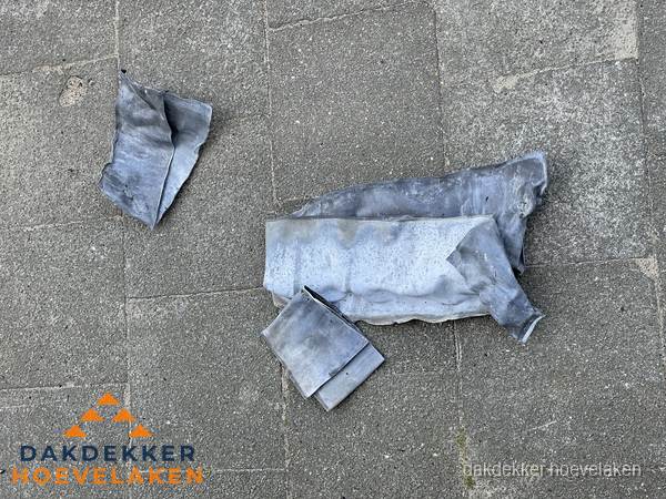 Oude verwijderde loodslabben na vervanging in Hoevelaken Oude verwijderde loodslabben na vervanging in Hoevelaken