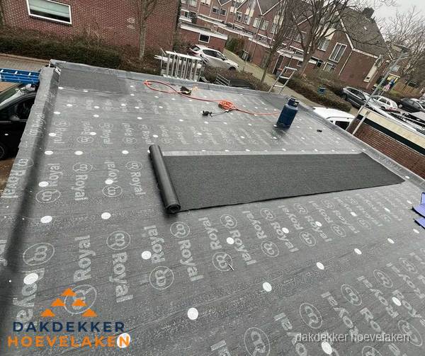 Dakrenovatie plat dak met bitumen dakbedekking in Hoevelaken Dakrenovatie plat dak met bitumen dakbedekking in Hoevelaken