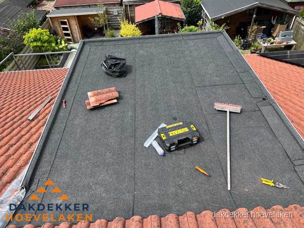 Nieuw plat dak met bitumen dakbedekking in Hoevelaken