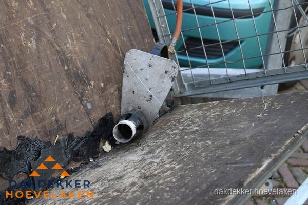 Dakdekkers gasbrander voor bitumen werkzaamheden in Hoevelaken