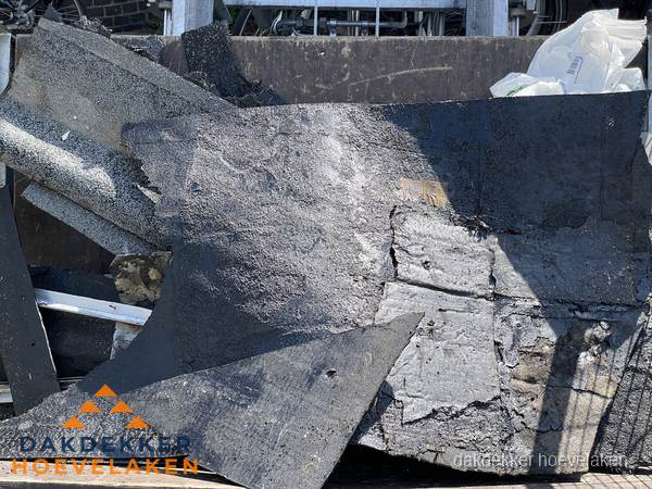 Kosten dakrenovatie: afvoer oud dakmateriaal in Hoevelaken Kosten dakrenovatie: afvoer oud dakmateriaal in Hoevelaken